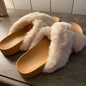 BRAND NEW coconuts by matisse fur slippers